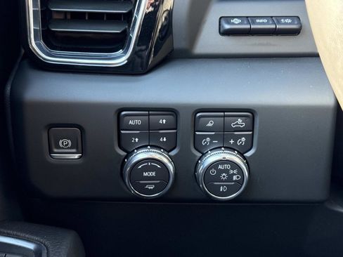 Used 2023 GMC Sierra 1500 Denali w/ Denali Reserve Package AWD/4WD image 12