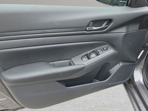 Certified 2025 Nissan Altima 2.5 S FWD image 32