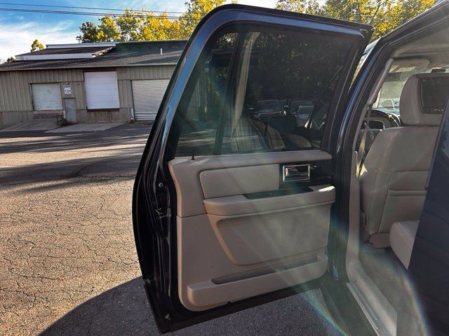 Used 2017 Lincoln Navigator L Select AWD/4WD image 13