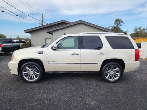 Used 2009 Cadillac Escalade Platinum image 3