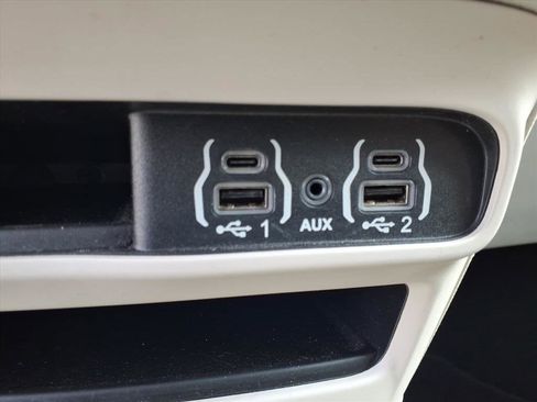 Used 2022 Chrysler Voyager LX FWD image 29