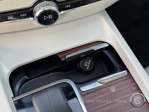 Used 2022 Volvo S60 B5 Momentum w/ Premium Package image 25