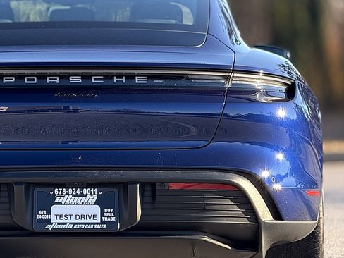 Used 2022 Porsche Taycan image 16