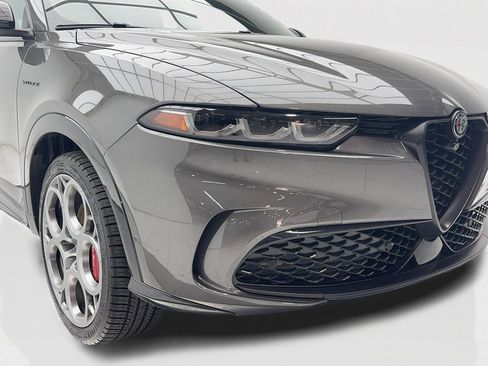 New 2024 Alfa Romeo Tonale Veloce image 3