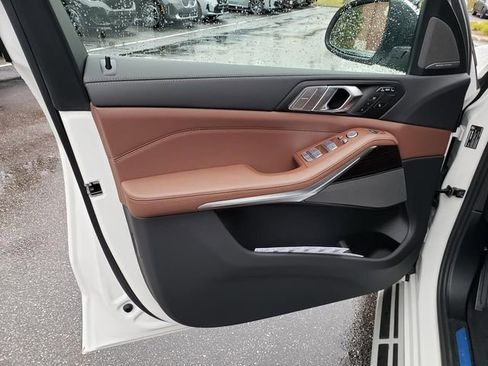 New 2026 BMW X7 xDrive40i w/ Premium Package image 12