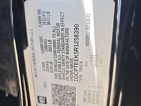 Used 2024 Chevrolet Colorado Trail Boss w/ Technology Package image 28