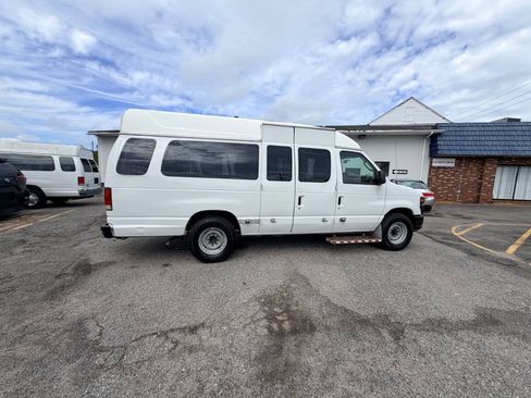Used 2014 Ford E-250 and Econoline 250 Extended w/ Power Group RWD image 36