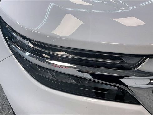 Used 2024 Chevrolet Equinox LT FWD image 30