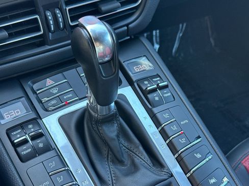 Certified 2020 Porsche Macan image 25