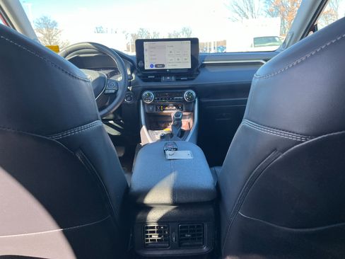 Used 2024 Toyota RAV4 Limited image 20