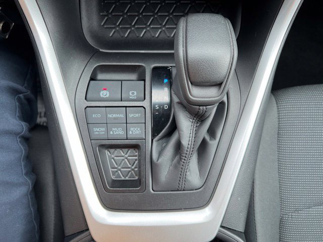 Used 2024 Toyota RAV4 LE AWD/4WD image 19