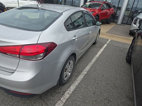 Used 2018 Kia Forte LX FWD image 3