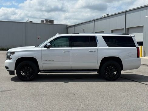 Used 2018 Chevrolet Suburban Premier AWD/4WD image 3