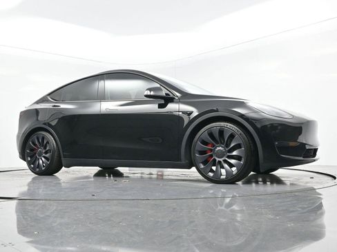 Used 2024 Tesla Model Y Performance image 36