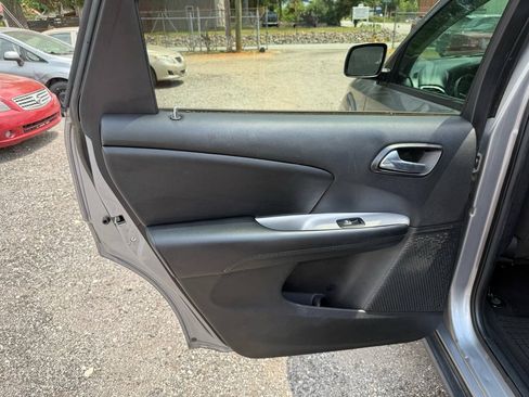 Used 2017 Dodge Journey SE w/ Flexible Seating Group FWD image 13