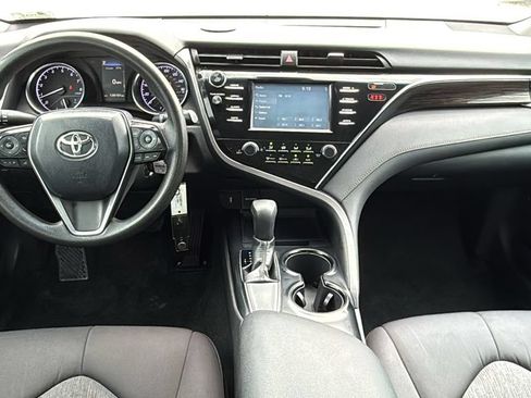Used 2018 Toyota Camry LE FWD image 18