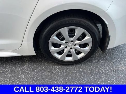 Used 2025 Toyota Corolla LE FWD image 31
