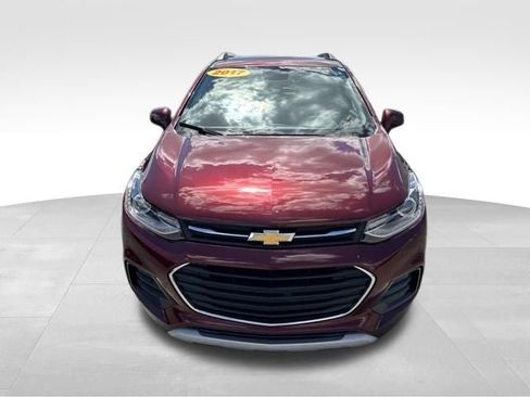 Used 2017 Chevrolet Trax LT w/ LT Convenience Package FWD image 2