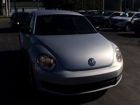 Used 2013 Volkswagen Beetle 2.5 image 2