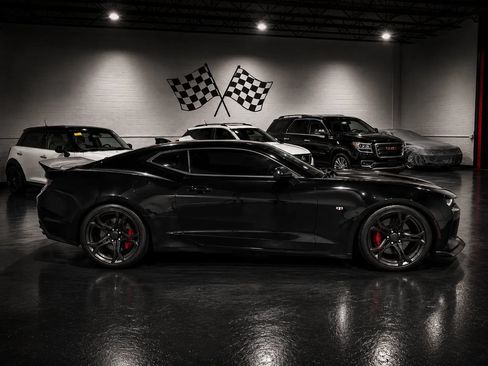 Used 2018 Chevrolet Camaro SS RWD image 1