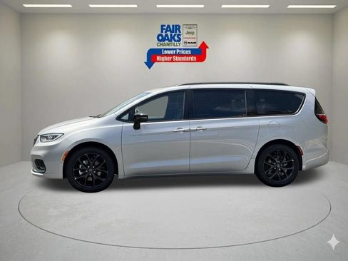 New 2026 Chrysler Pacifica Select w/ S Appearance Package FWD image 11