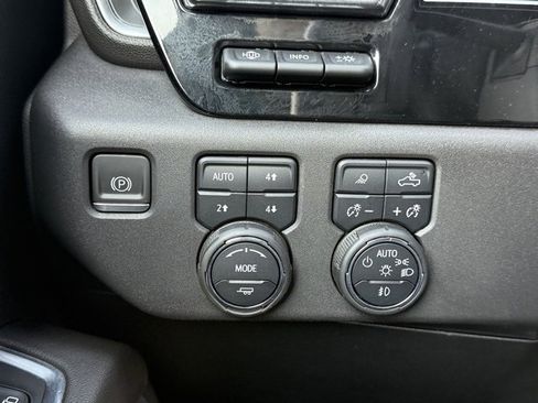 Used 2022 Chevrolet Silverado 1500 High Country w/ Technology Package image 33