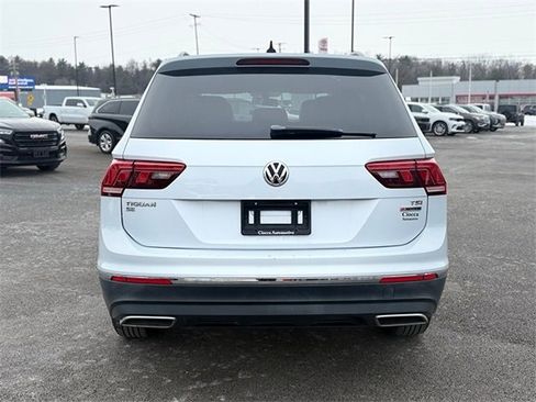 Used 2018 Volkswagen Tiguan SE w/ Panoramic Sunroof Package image 5