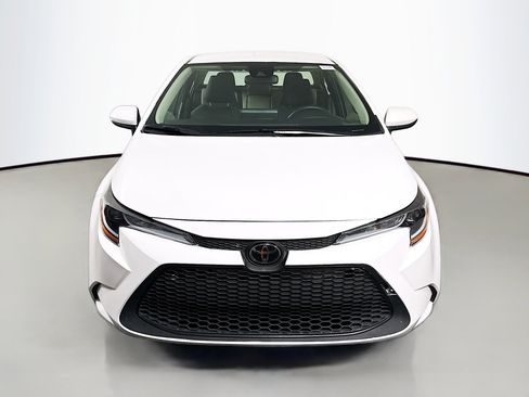 Used 2022 Toyota Corolla LE image 2
