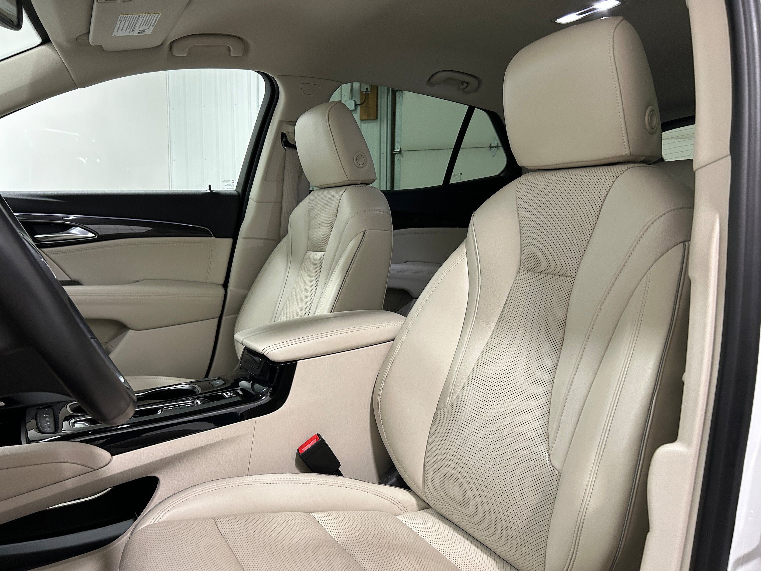 Used 2022 Buick Envision Essence w/ Technology Package I AWD/4WD image 26