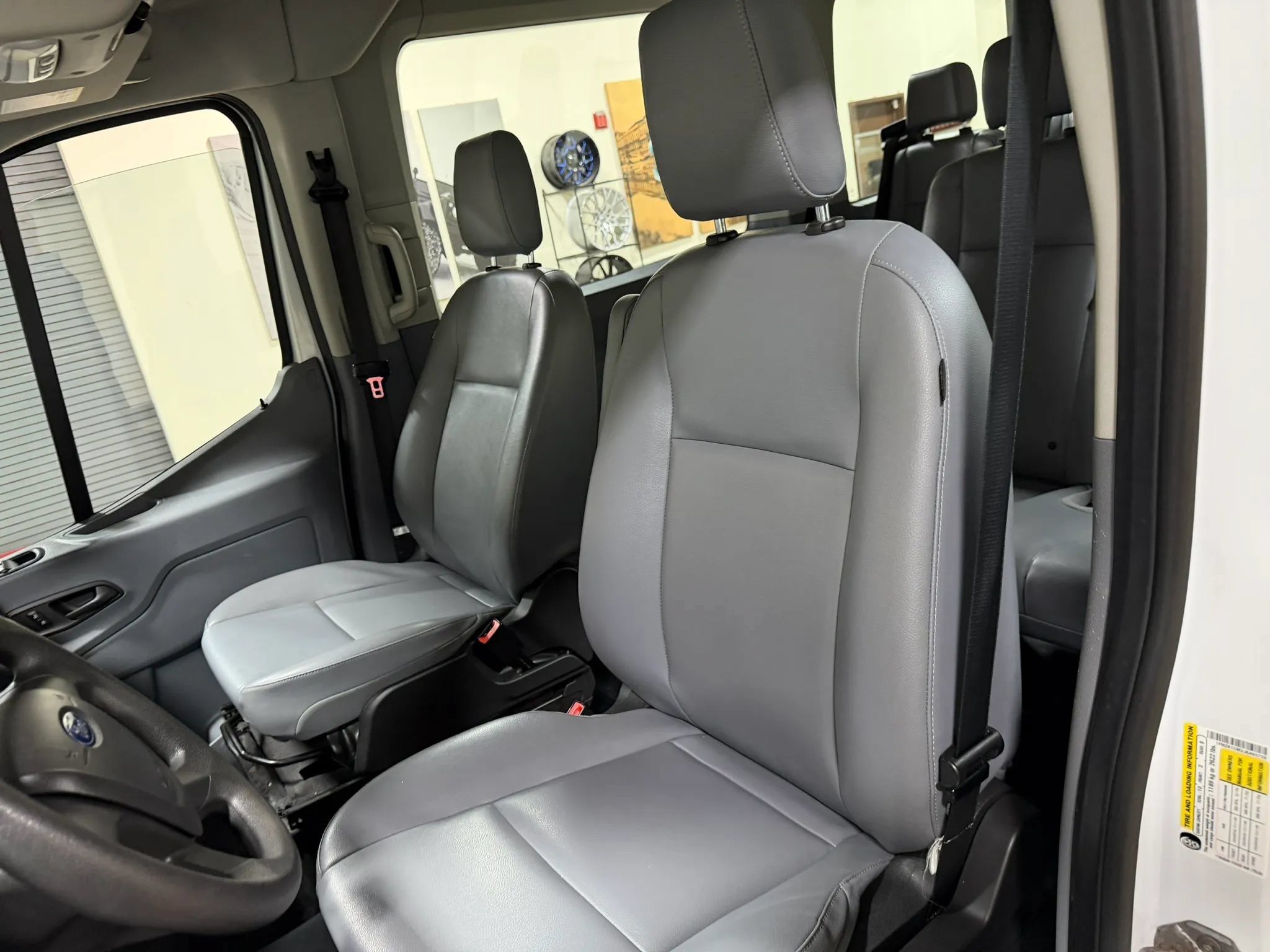 Used 2018 Ford Transit 150 XL RWD image 37