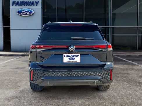 Used 2025 Volkswagen Tiguan SE R-Line image 5