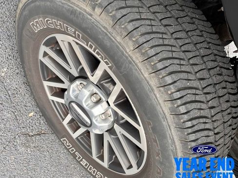 Used 2019 Ford F250 Lariat w/ Lariat Ultimate Package image 3