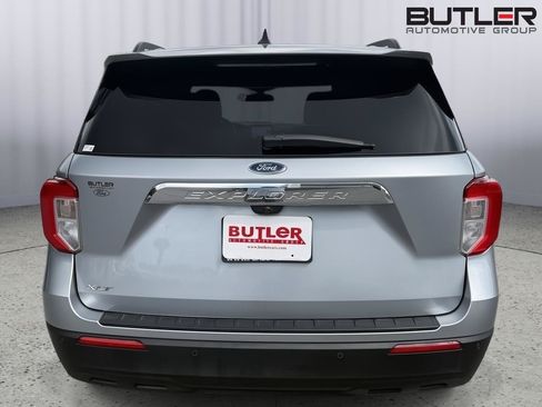 Certified 2023 Ford Explorer XLT RWD image 3