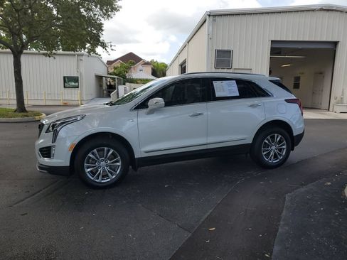 Used 2021 Cadillac XT5 Premium Luxury FWD image 2