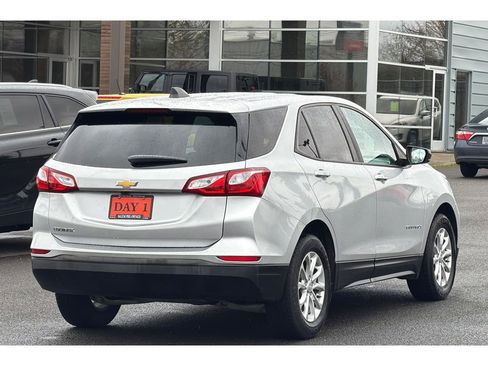 Used 2020 Chevrolet Equinox LS w/ LS Convenience Package image 5