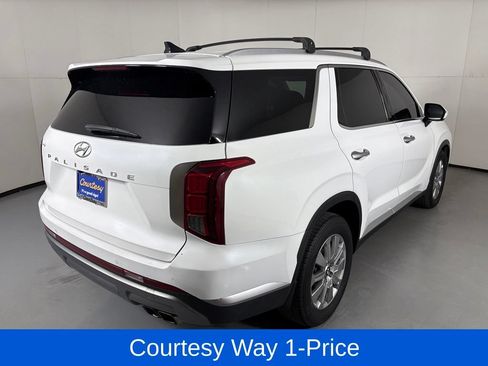 Used 2023 Hyundai Palisade SEL FWD image 11