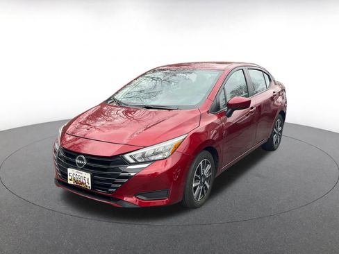 Used 2025 Nissan Versa SV image 4