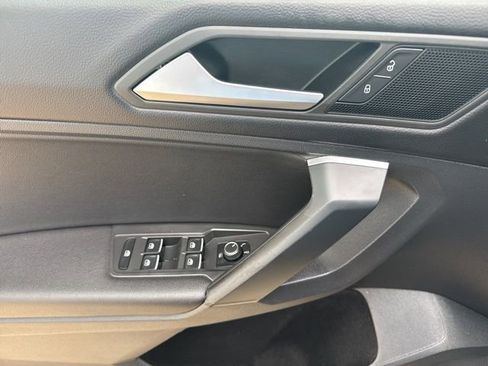 Used 2019 Volkswagen Tiguan SE w/ Panoramic Sunroof Package FWD image 19