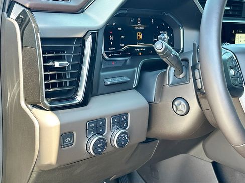 Used 2025 GMC Sierra 1500 Denali image 10