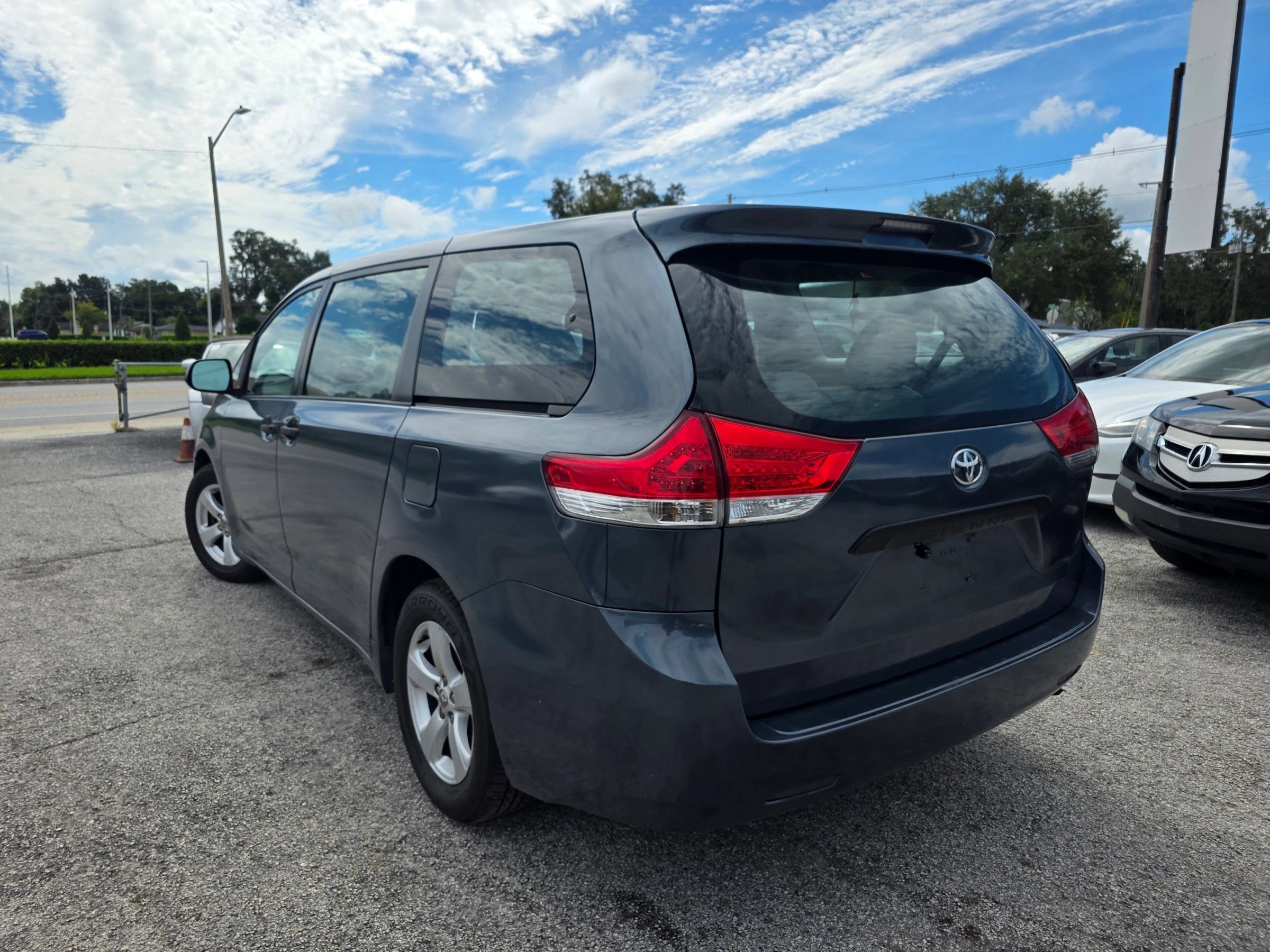 Used 2014 Toyota Sienna L FWD image 5