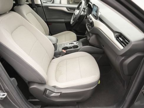 Used 2022 Ford Escape SE w/ SE Sport Appearance Package image 18