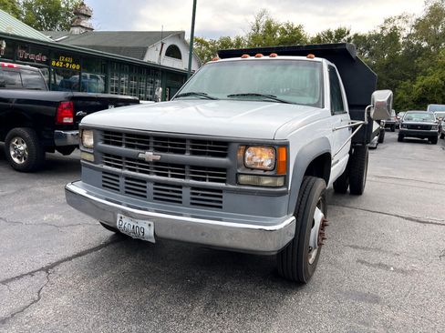 Used 2002 Chevrolet Silverado 3500 2WD Regular Cab HD image 2