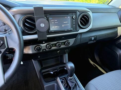 Used 2017 Toyota Tacoma SR5 w/ Tow Package image 20