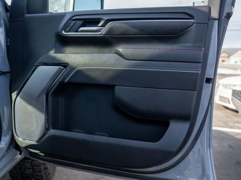 Used 2024 GMC Sierra 2500 AT4X image 11