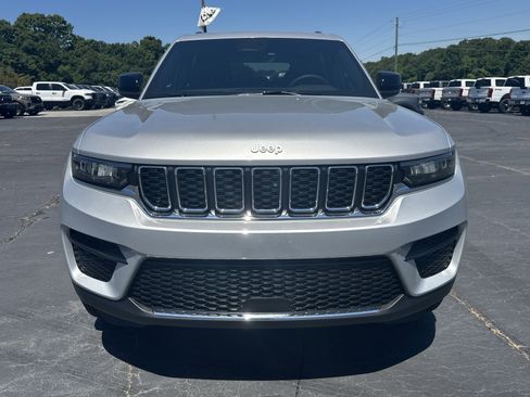 New 2026 Jeep Grand Cherokee Laredo RWD image 3