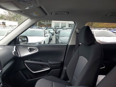 New 2025 Kia Soul LX image 17