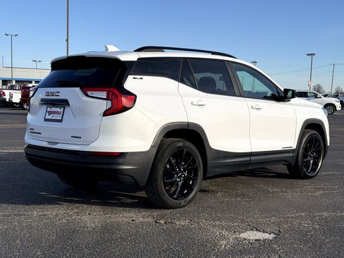Used 2023 GMC Terrain SLE w/ Driver Convenience Package image 3