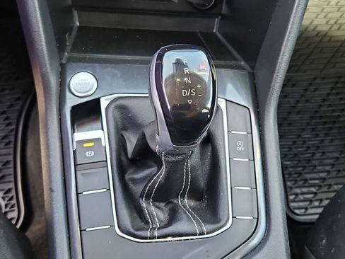 Used 2024 Volkswagen Tiguan SE FWD image 33