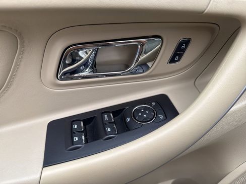 Used 2018 Ford Taurus SE image 18