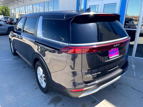 Used 2022 Kia Carnival LX FWD image 2
